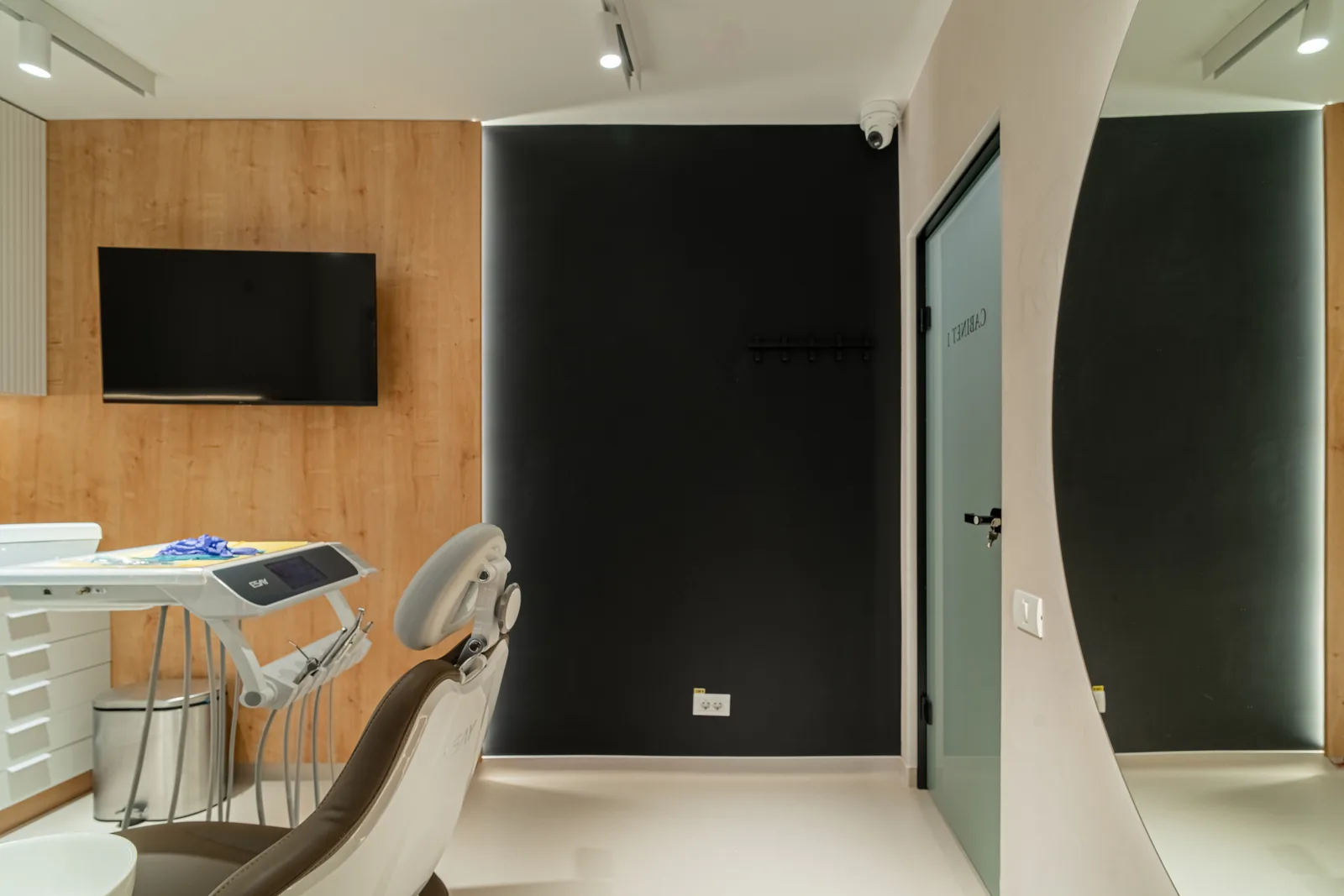 Cabinet de tratament dotat modern, Davident Aesthetics