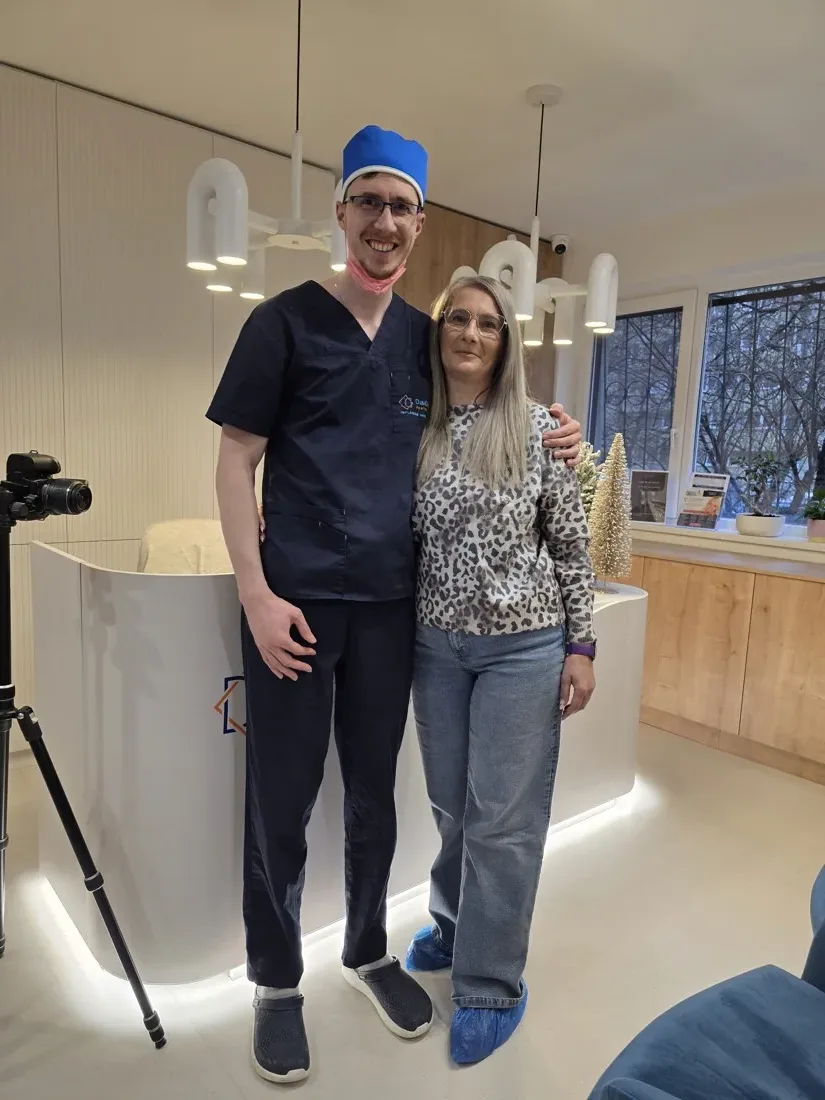 Medic și pacient la clinica stomatologică DaviDent Aesthetics, Sector 6 București (1)