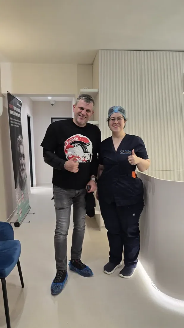 Medic și pacient la clinica stomatologică DaviDent Aesthetics, Sector 6 București (5)