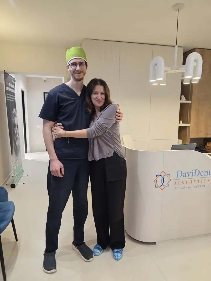 Medic și pacient la clinica stomatologică DaviDent Aesthetics, Sector 6 București (6)