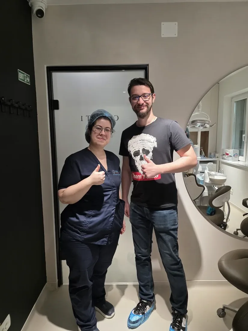 Medic și pacient la clinica stomatologică DaviDent Aesthetics, Sector 6 București (7)