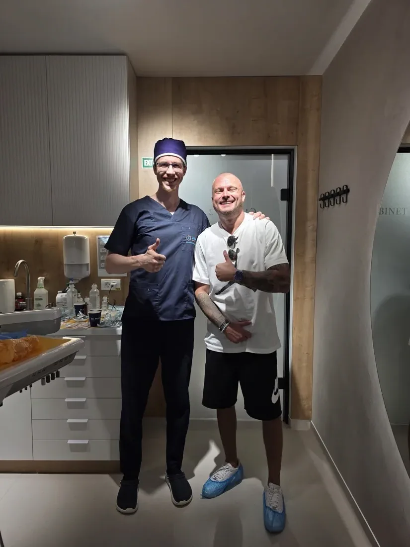 Medic și pacient la clinica stomatologică DaviDent Aesthetics, Sector 6 București (10)