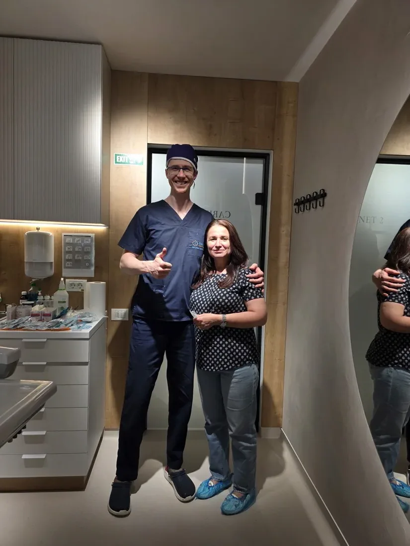 Medic și pacient la clinica stomatologică DaviDent Aesthetics, Sector 6 București (11)