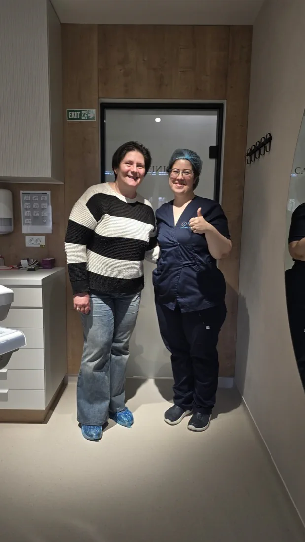 Medic și pacient la clinica stomatologică DaviDent Aesthetics, Sector 6 București (12)