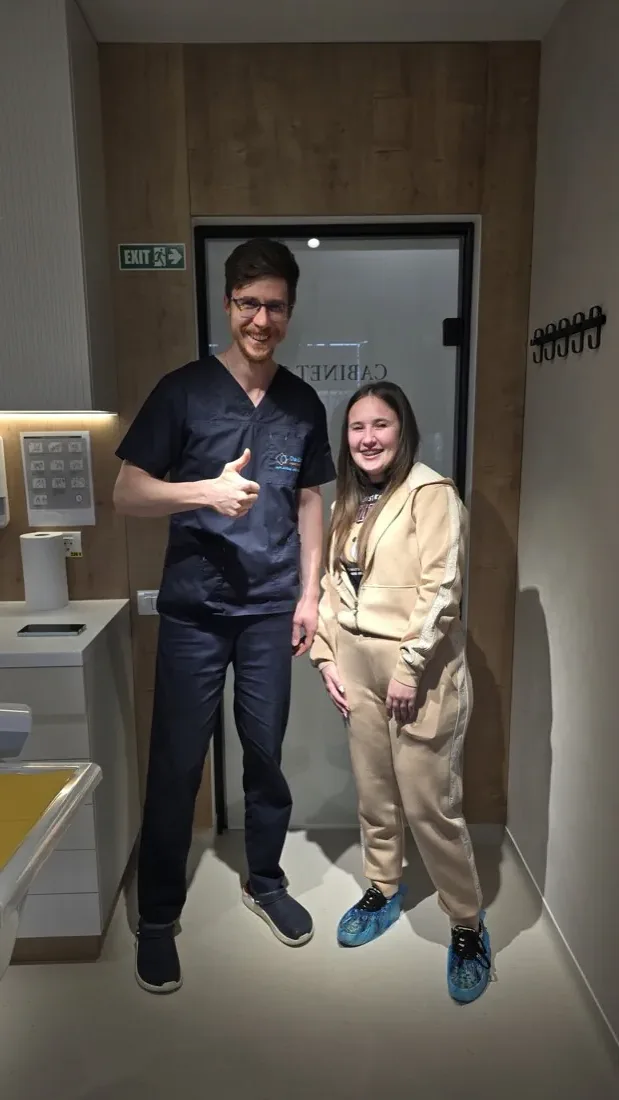 Pacient al clinicii stomatologice DaviDent Aesthetics, Sector 6 București (5)