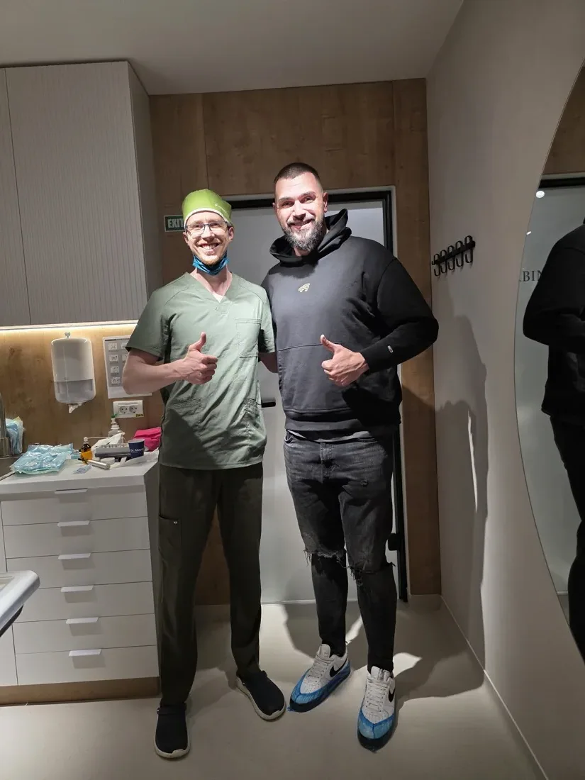 Pacient al clinicii stomatologice DaviDent Aesthetics, Sector 6 București (10)